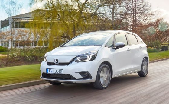 Honda Jazz с иновативна централна въздушна възглавница (видео)