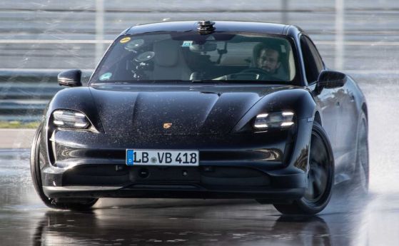 Porsche Taycan постави световен рекорд за дрифт