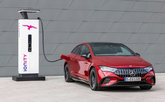 Mercedes представи AMG версии на електрическия EQE