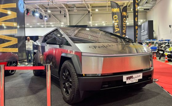 Tesla Cybertruck пристигна на Автомобилен салон София 2024