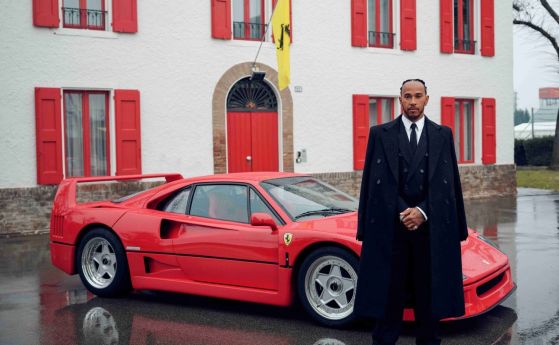 Люис Хамилтън позира с Ferrari F40 за първия си ден в Маранело