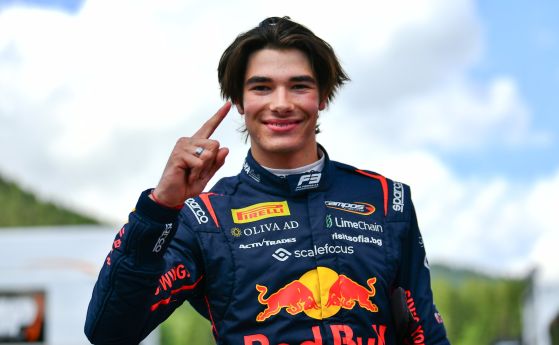 Никола Цолов ще дебютира във Формула 2 още този сезон