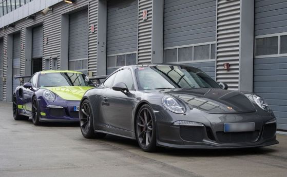 Стотици Поршета блокираха в Русия