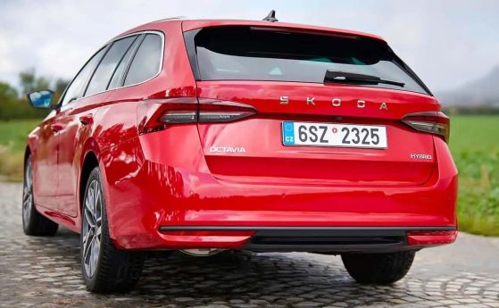 Skoda Octavia става хибрид без зареждане от контакта