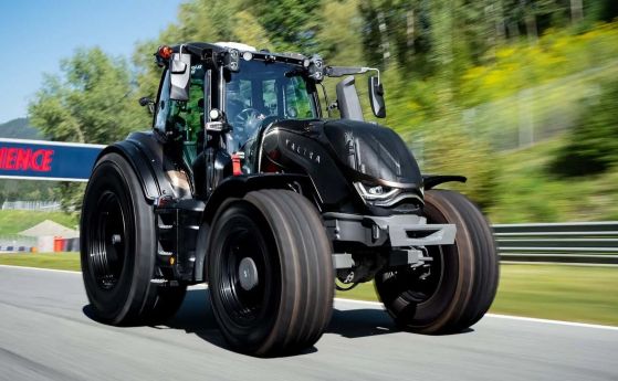 Трактор на писта от Формула 1? Valtra T236 вдигна 87 км/ч на „Ред Бул Ринг“ (ВИДЕО)