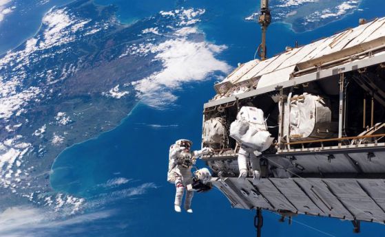 Гледайте на живо космическата разходка на астронавтите от МКС