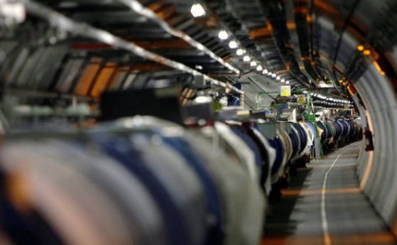 ЦЕРН пусна официално Големия адронен колайдер след 2 години престой