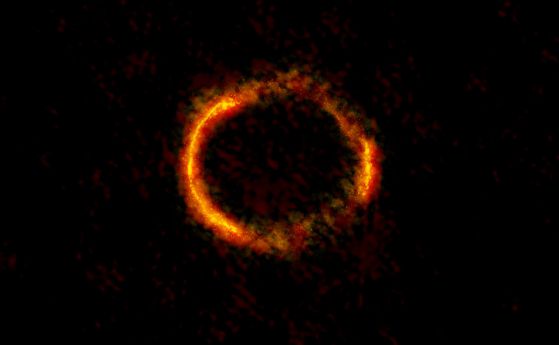 Айнщайнов пръстен от млада галактика