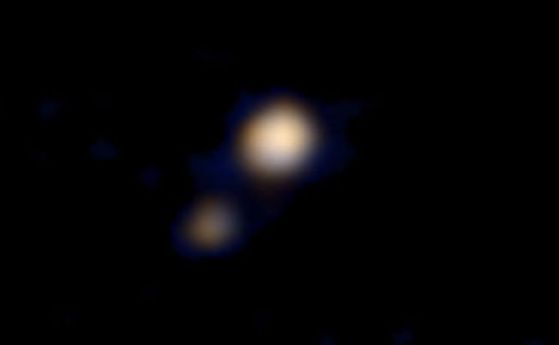 Сондата New Horizons изпрати първата цветна снимка на Плутон и Харон