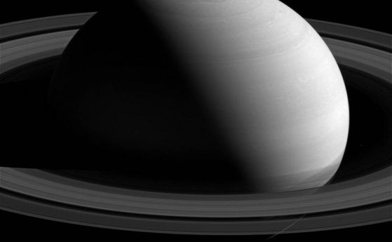 Касини изпрати снимка на Сатурн и неговите пръстени