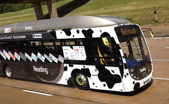 Британски автобус на кравешка тор счупи рекорд за скорост (видео)
