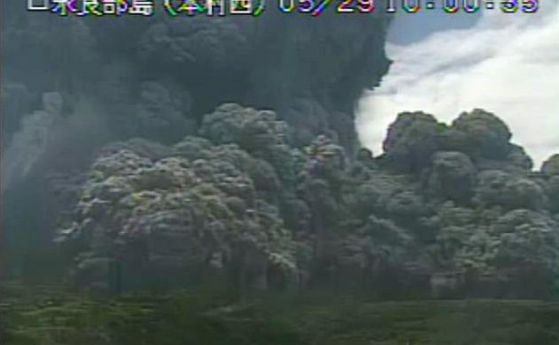 В Япония изригна вулкан тази сутрин (видео)