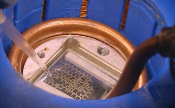 Разработен е компютър, който работи на водни капчици (видео)