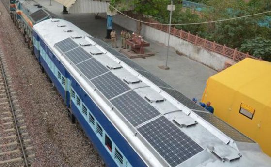 Индия стартира експериментален влак, използващ слънчева енергия
