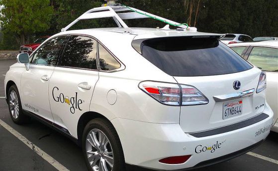 Автономните коли на Google катастрофират често, но поради ... човешки грешки