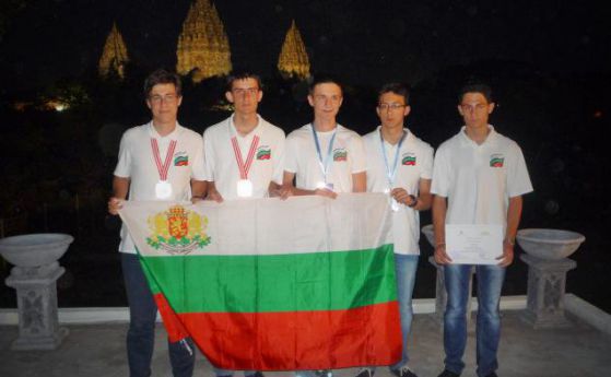 Българският отбор по астрофизика спечели един златен и два бронзови медала на IX Международна олимпиада в Индонезия