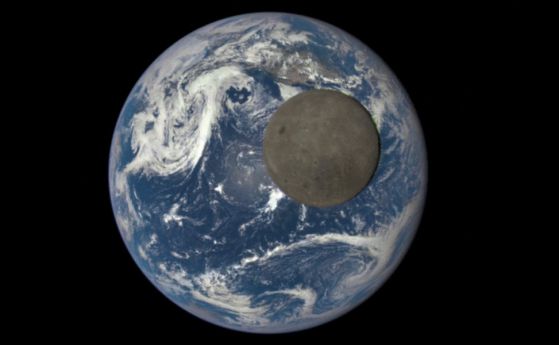 НАСА показа обратната страна на Луната на фона на Земята (видео)