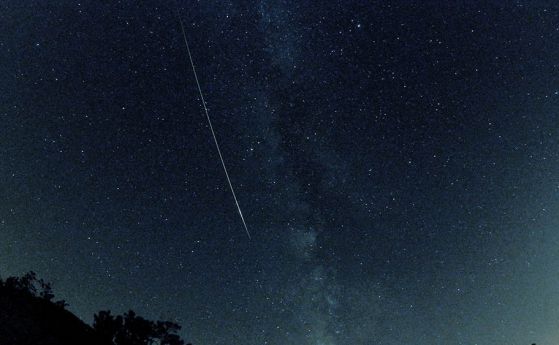 Най-добрите снимки на метеори от Персеидите според SkyandTelescope и НАСА