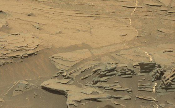Летяща лъжица се вижда на нова снимка от Марс