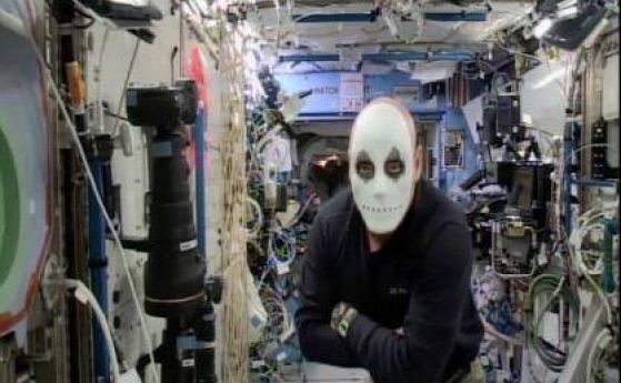 Вижте как празнуват Хелоуин на космическата станция