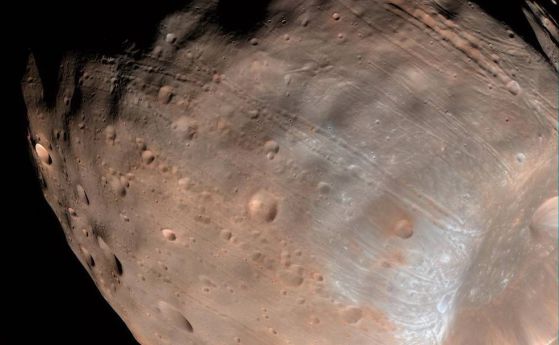 Спътникът на Марс Фобос бавно се разрушава и пада