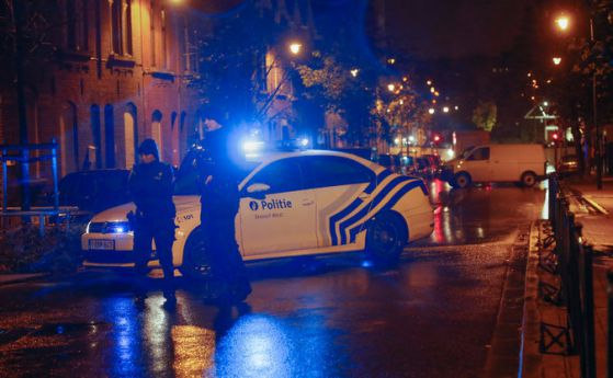 Изпълнителите на терористични нападения в Париж са общували със SMS без шифроване