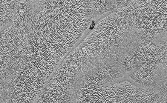 Снимки с невероятна детайлност на Плутон е изпратил New Horizons