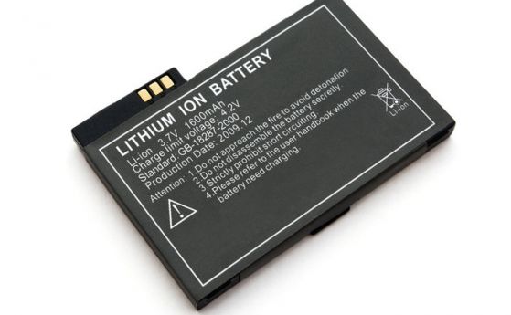 Евтин пластмасов слой предотвратява избухването на батериите