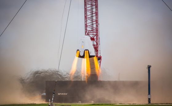 SpaceX показа видео на тестовете на кораба Dragon 2