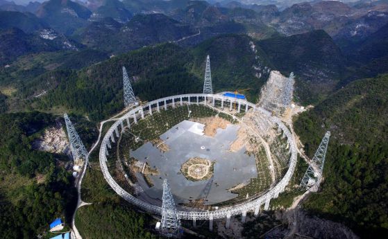 Китай преселва хиляди заради най-големия телескоп в света (видео)