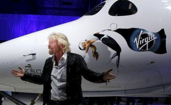 Стивън Хокинг ще лети в космоса с Virgin Galactic (видео)