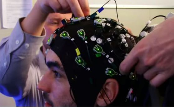 Учени откриха как да "наливат" знания в мозъка (видео)