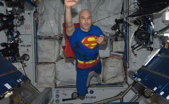 Астронавтът Скот Кели порастна с 4 см за годината, прекарана в космоса