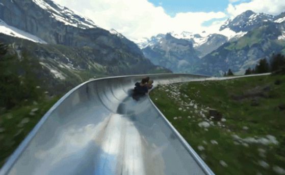 Швейцарците си имат планинска ролба в Алпите (видео)