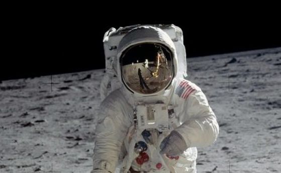 Бъз Олдрин разкри тайната зад най-известната снимка от Луната