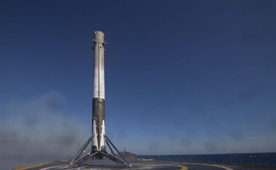 Къде SpaceX държи всички върнали се степени на ракети?