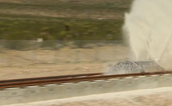 Добре дошли в ерата на Hyperloop: Първият успешен тест е факт (видео)