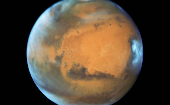 Марс в опозиция: Вижте с очите си Червената планета този уикенд (видео)
