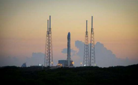 SpaceX отлага старта на ракетата си и опита за кацане
