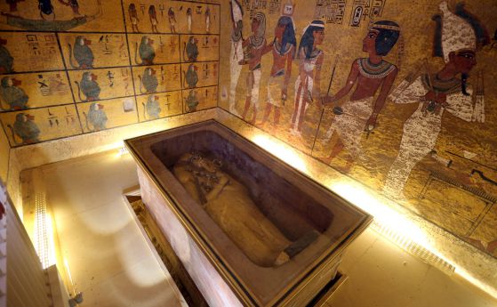 Археолози: Камата на Тутанкамон има извънземен произход