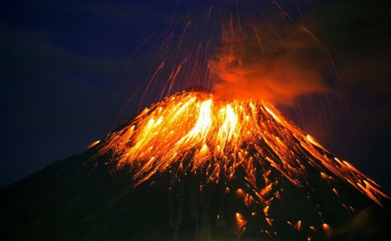 Какво ще ви се случи, ако паднете във вулкан? (видео)