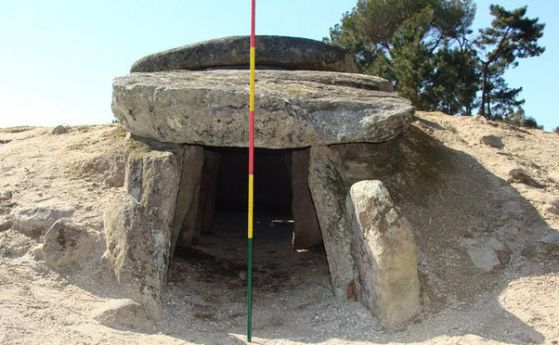 Древни гробове се оказаха астрономически обсерватории