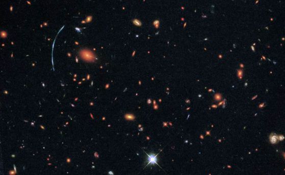 Телескопът Хъбъл улови звезди - фойерверки, образувани малко след Големия взрив (видео)