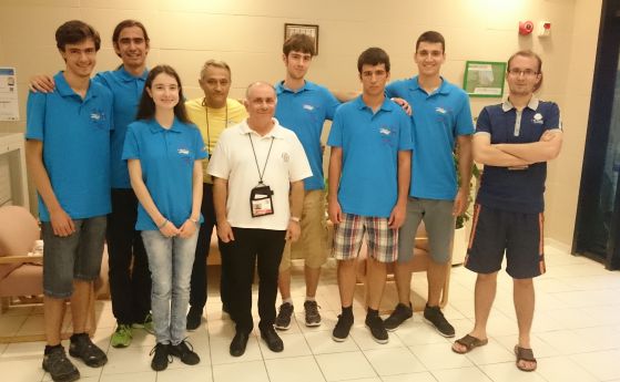 Шестима олимпийци с шест медала от Международната олимпиада по математика в Хонг Конг