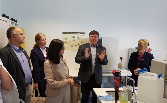 Кунева посети научен център в Словакия