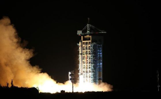 Китайците стартираха първия в света квантов сателит (видео)