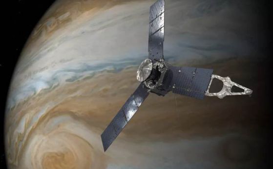 Juno ще хвърли първи близък поглед към царя на планетите (видео)