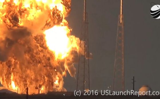 Взривът на ракетата на SpaceX ще наруши графика й за следващите 9-12 месеца