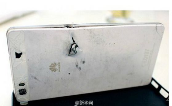 Huawei P8 Lite спря куршум и спаси своя собственик