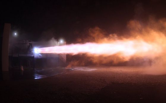 SpaceX тества двигателя Raptor, който ще лети до Марс